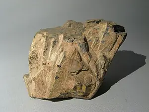 Ejemplar de euxenita