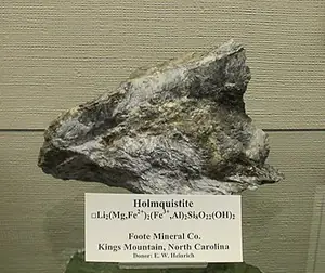 Ejemplar de holmquistita