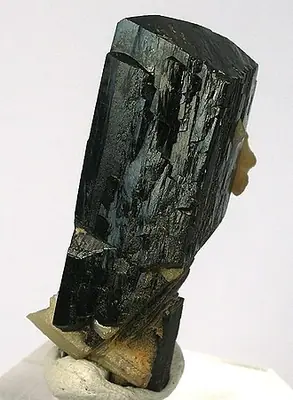 Ejemplar de ilvaíta