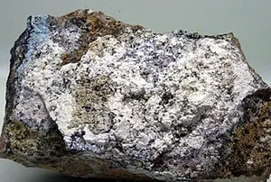 Ejemplar de scarbroíta