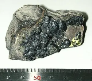 Ejemplar de uraninita